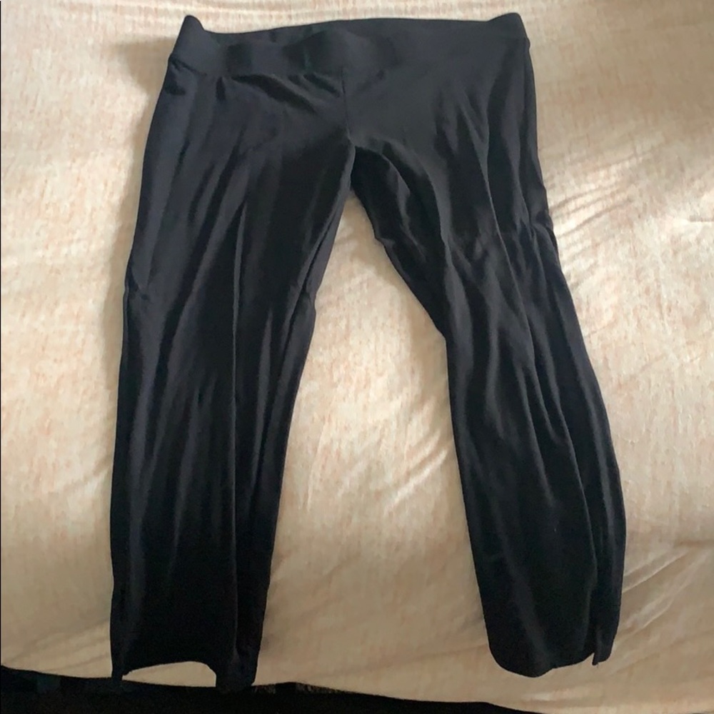 Black crop leggings